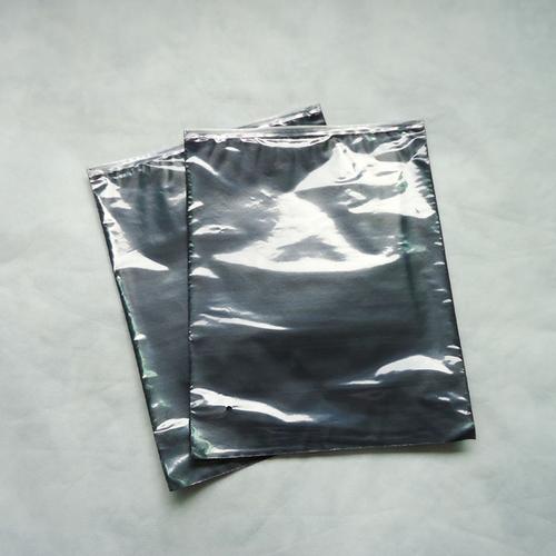 如何選擇優(yōu)質(zhì)服裝包裝袋 PE拉鏈袋、透明袋與無紡布袋的對(duì)比指南